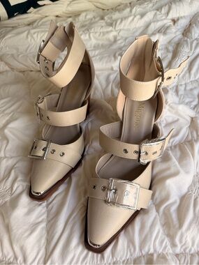 Pointed Buckle Strap Heeled Sandals in Beige - Western - Chunky Heel - NWT